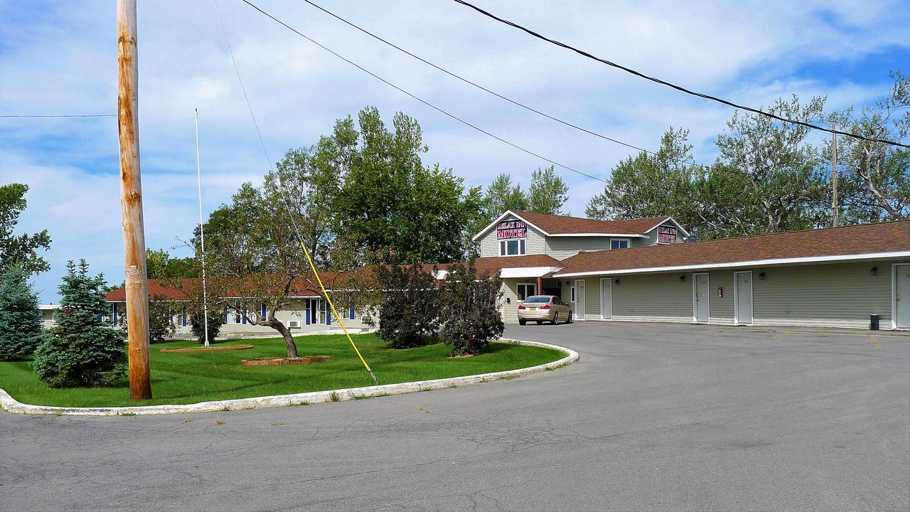 Relax Inn Watertown Exterior photo